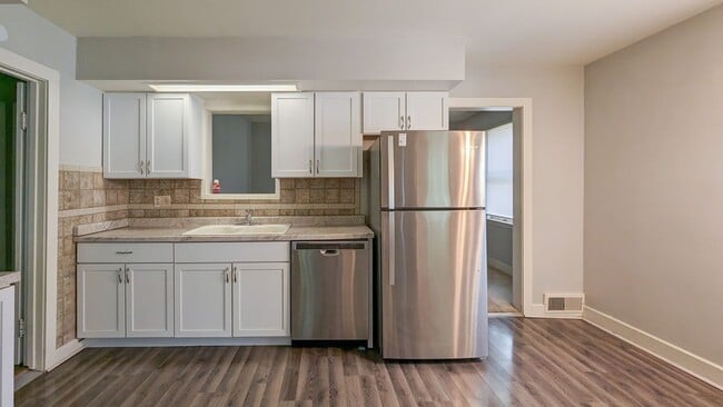 Building Photo - Short Walk from Ball State's Campus! Updated & Spacious home!