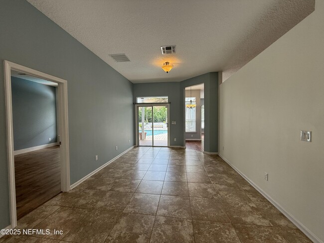Building Photo - 1319 N Kyle Way
