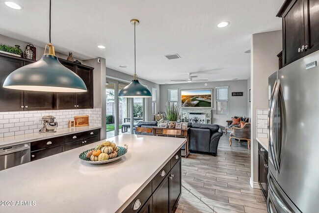 Building Photo - 517 E Balao Dr