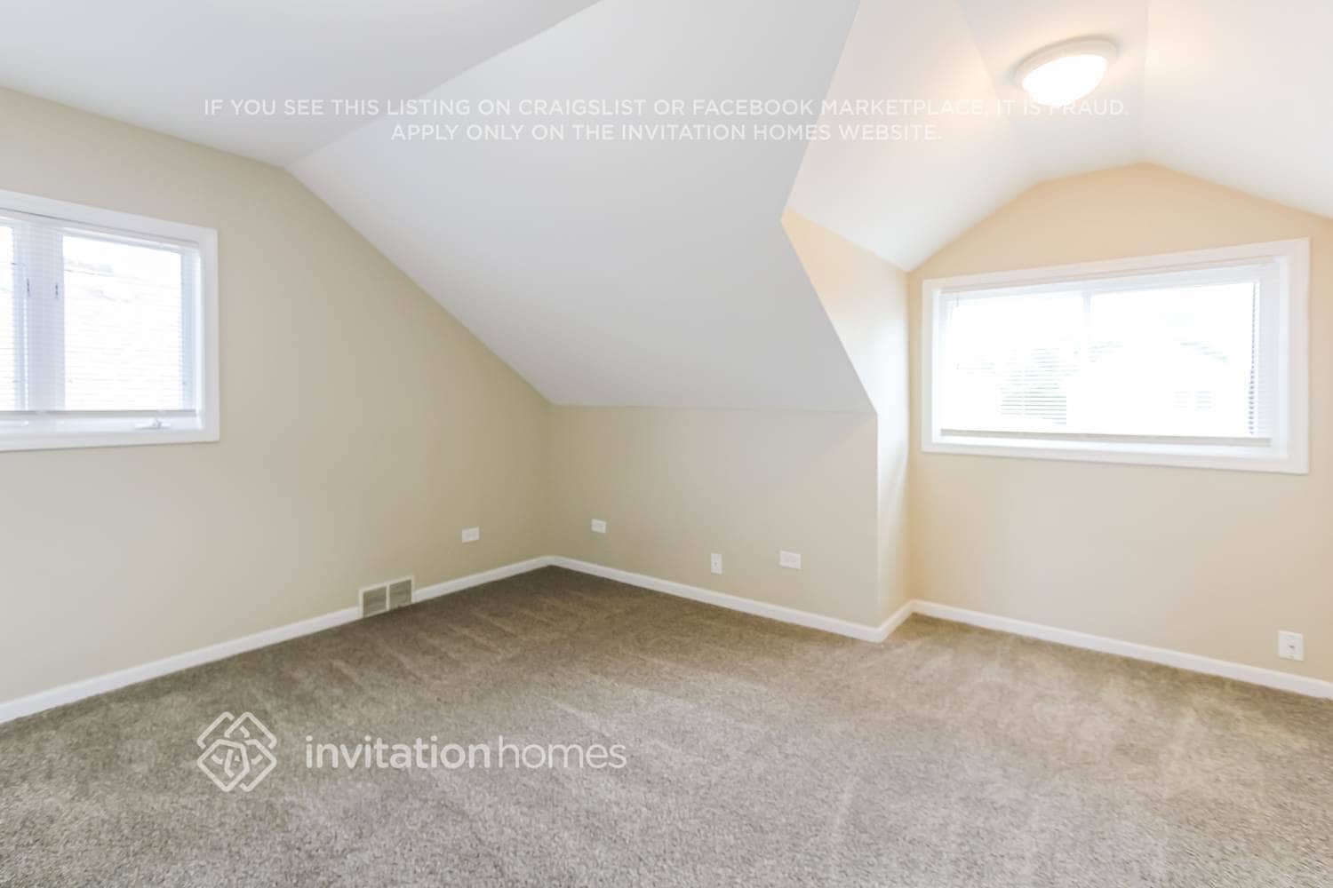 Building Photo - 2418 N 75th Ct