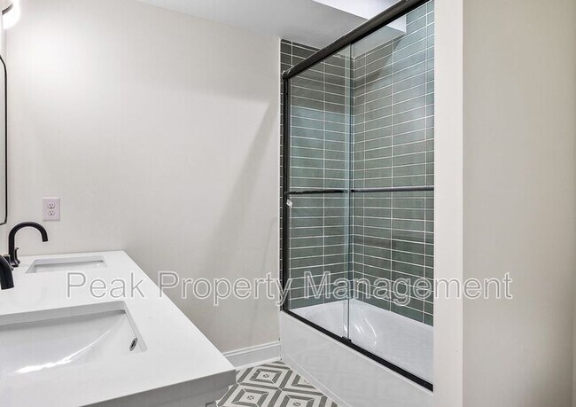 Building Photo - 1322 N 31st St