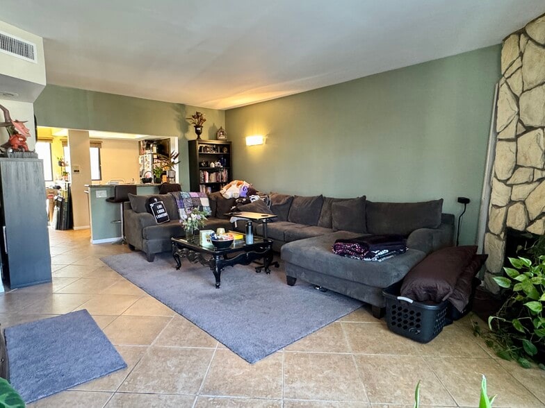 Building Photo - 8176 Manitoba St