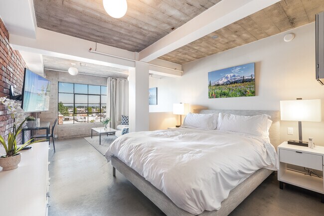 Building Photo - Penthouse