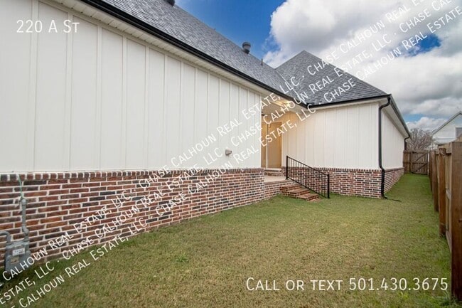 Building Photo - 220 A St