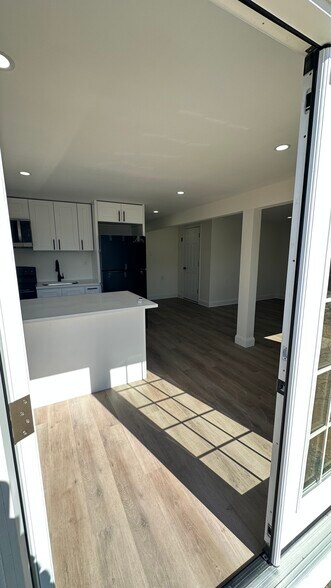 Building Photo - 37 Martha St