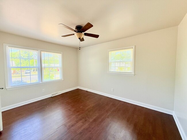 Building Photo - 4033 Fieldcrest Rd