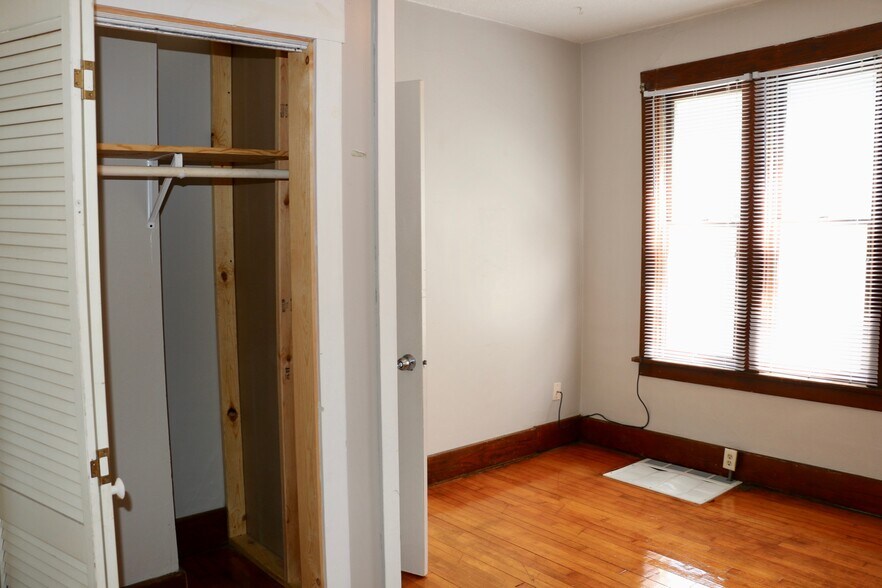 Main Level Bedroom - 429 Warren St