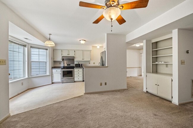Building Photo - 3203 Gateway Cir