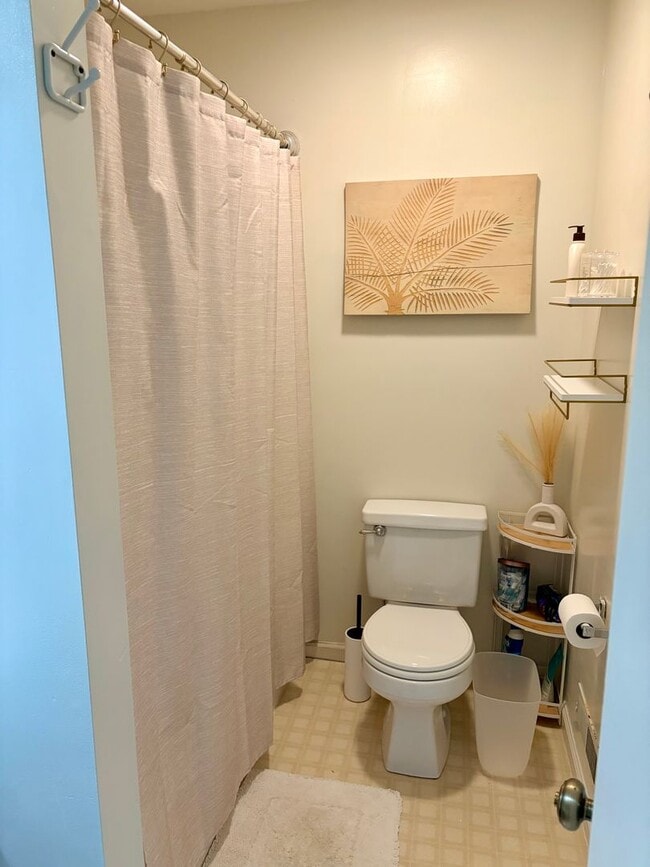 Building Photo - Updated 2 Bed 2 Bath Townhouse in Marietta