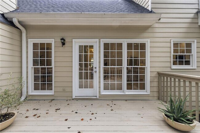 Building Photo - 2530 Wellsley Ln