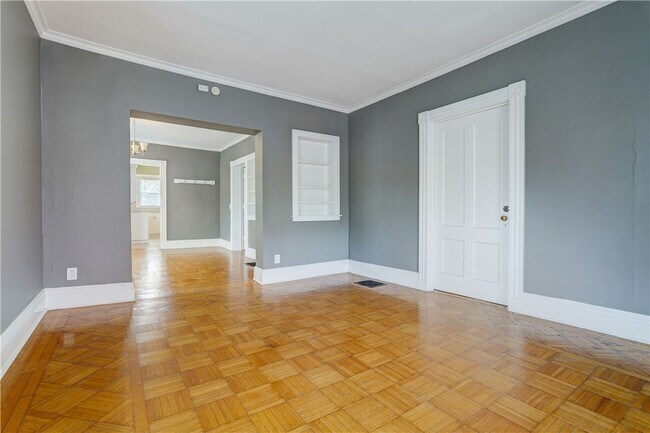 Building Photo - 745 University Ave