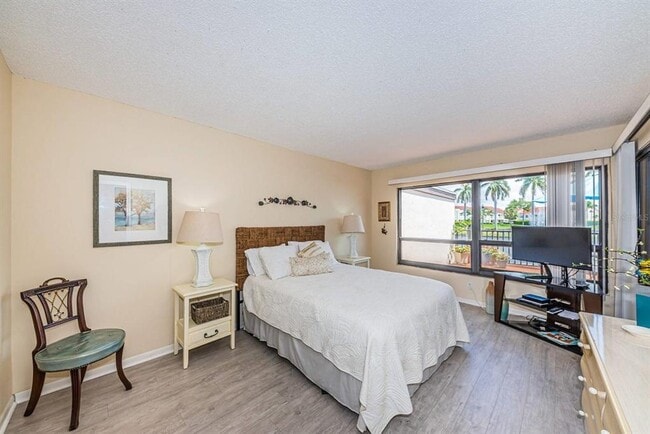 Building Photo - 6294 Bahia Del Mar Cir N