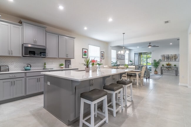 Building Photo - 2721 Chantilly Ave