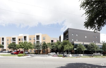 Building Photo - Camden Design District