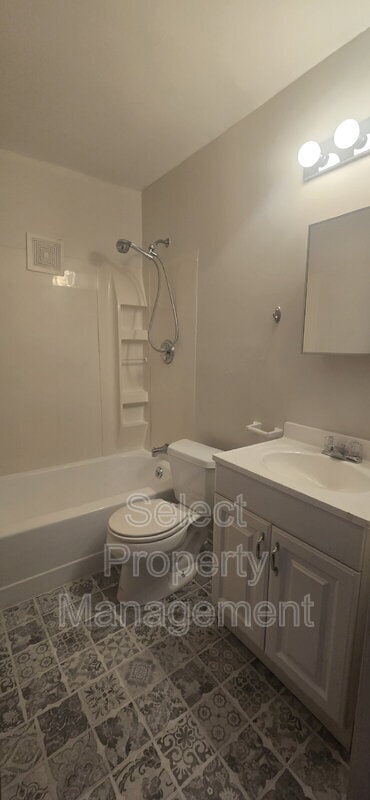 Building Photo - 1033 Edgewater Ave