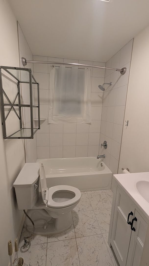 Building Photo - 2 bedroom 1 bath home near Lake Julian in Arden, convenient location.