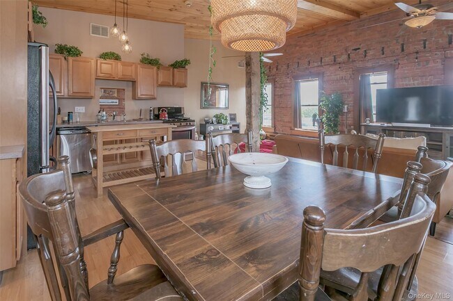 Building Photo - 31 Main St