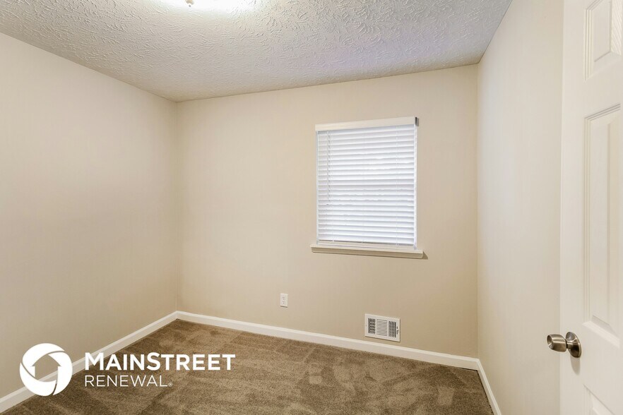 Building Photo - 635 Lakeridge Cir SE