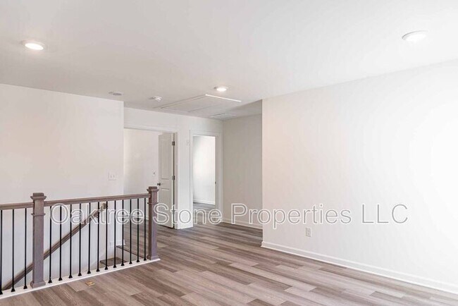 Building Photo - 3362 Skyland Dr