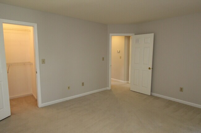 Building Photo - 42 Greystone