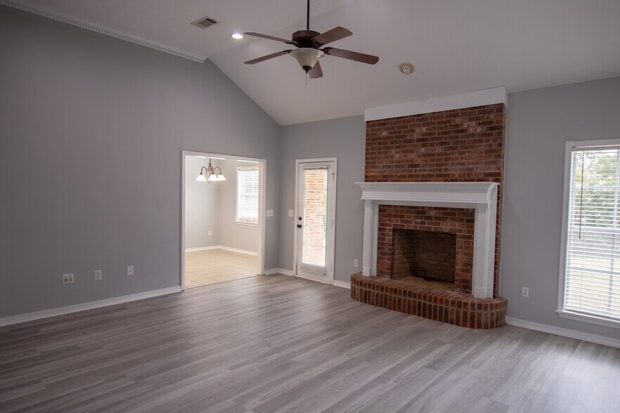 Living Room - 106 Hanover Cove