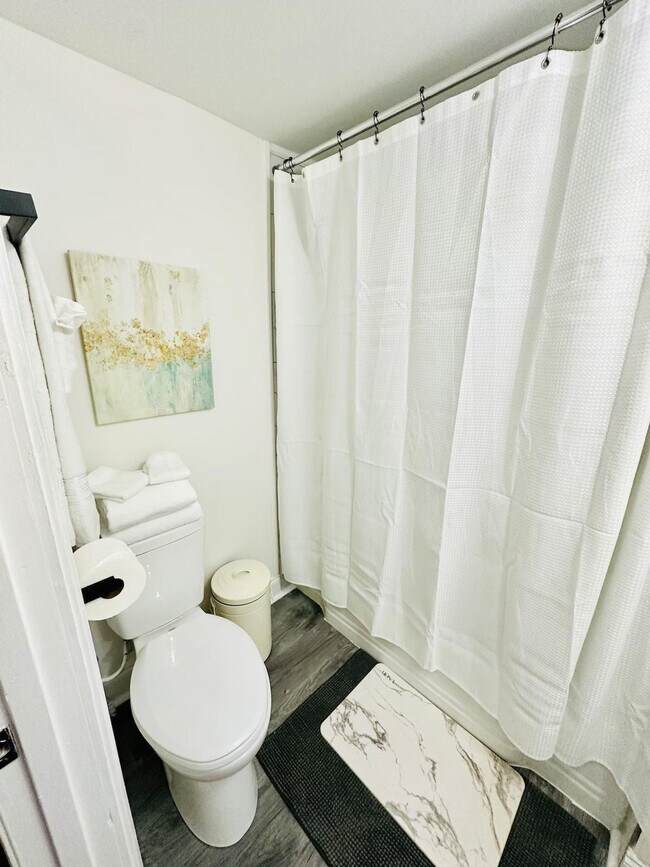 Building Photo - 231 Rogers Ave