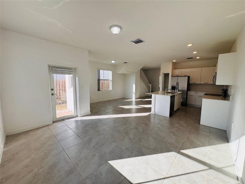 Building Photo - 2437 NW 131st Cir