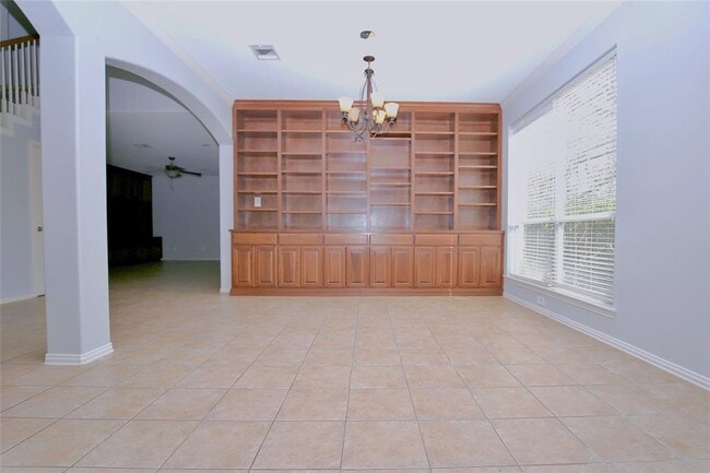 Building Photo - 2002 Singing Hls