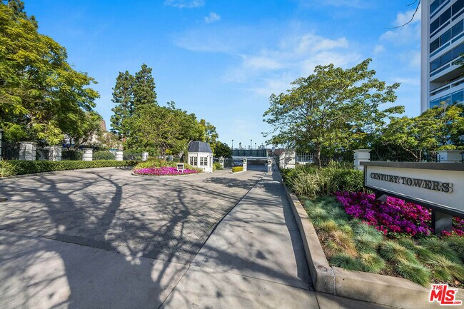 Building Photo - 2222 Ave of the Stars