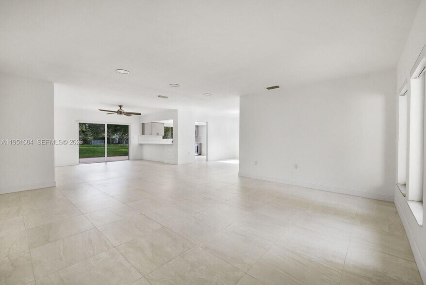 Building Photo - 2045 SW 125th Ct
