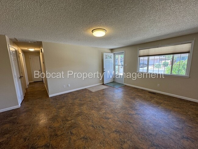 Building Photo - 3 Bed, 2 Bath, Home Located in Gardnerville