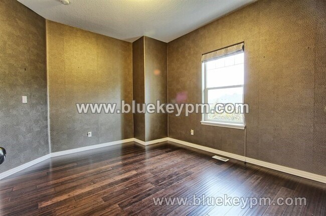Building Photo - 4 Bed, 3 Bath Home in Happy Valley with Pr...