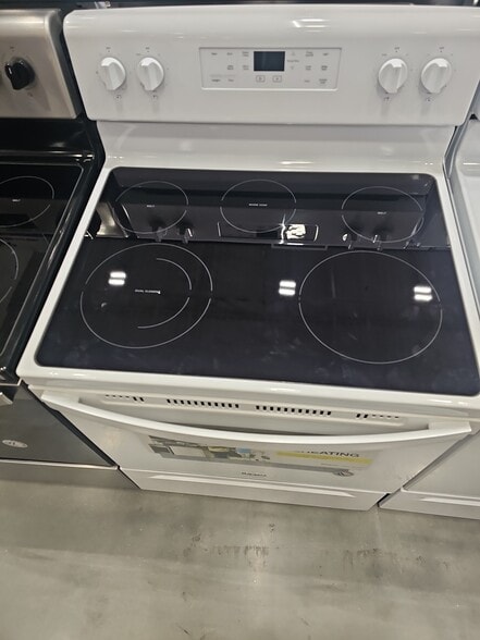 New self cleaning stove - 67 Madrid Ave