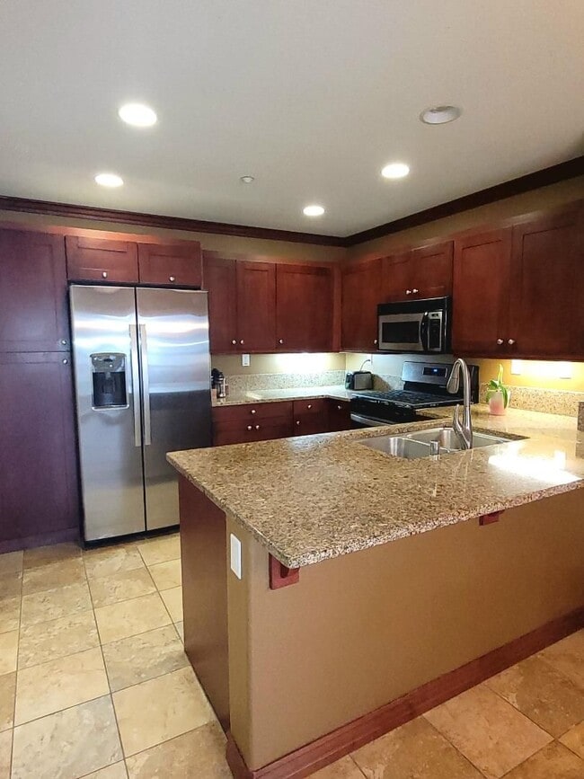 Building Photo - Beautiful and Modern Townhome in The Bay a...
