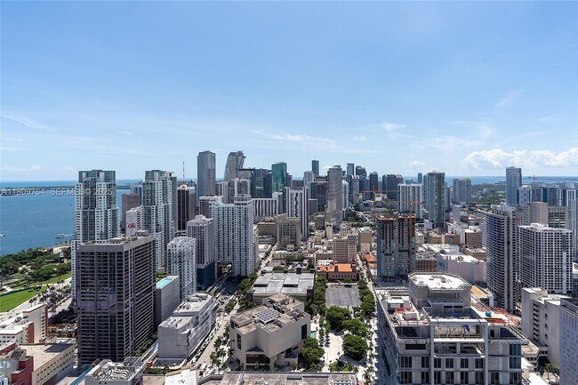 Building Photo - 601 NE 1st Ave