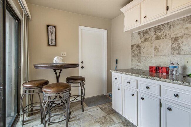Building Photo - 9344 Briar Forest Dr