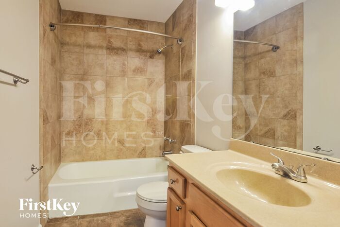 Building Photo - 1562 Glenage Dr