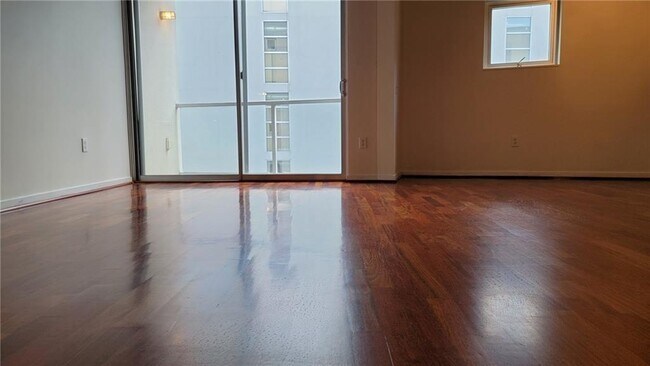 Building Photo - 620 Glen Iris Dr NE