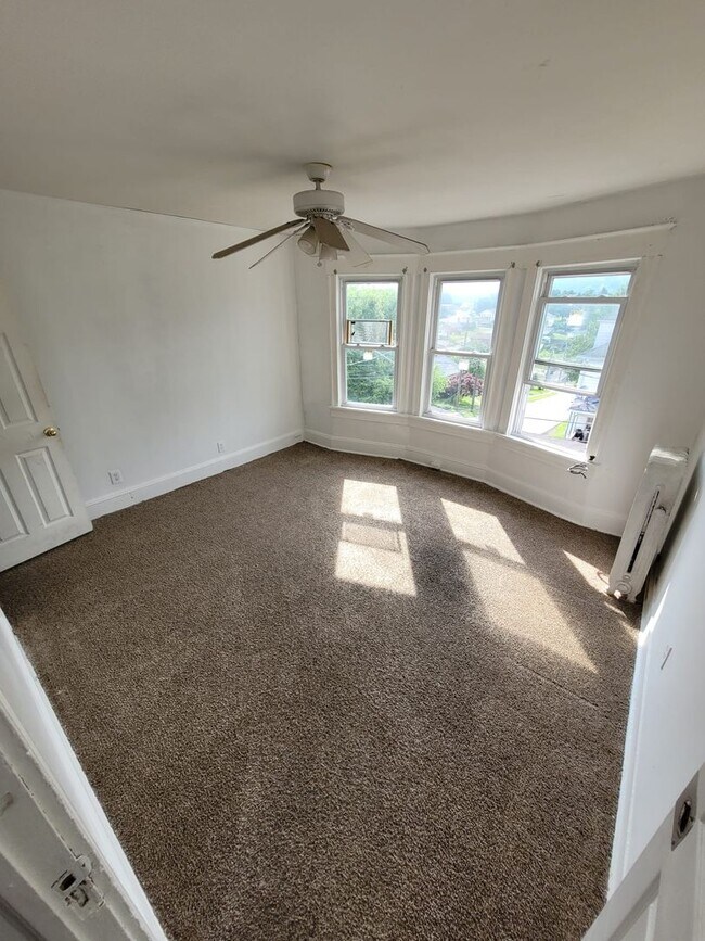 Building Photo - 80-82 Graham Avenue