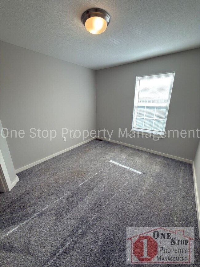 Building Photo - 3 Bedroom / 2.5 Bathroom Townhome in Louisburg, KS!