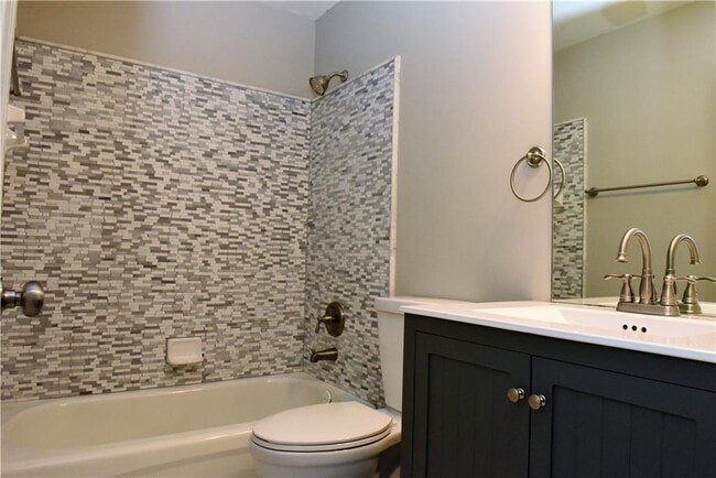 Building Photo - 12720 Morningpark Cir