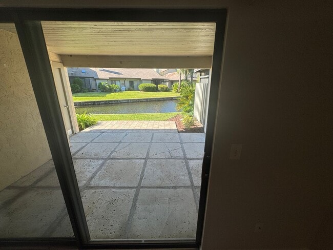 Building Photo - Spacious Two Bedroom Two Bath Condo in Pon...