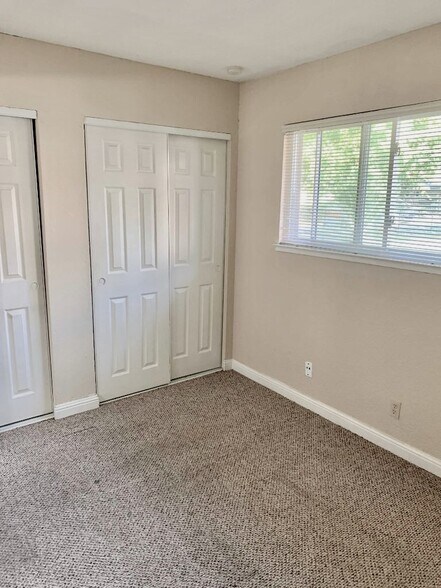 Building Photo - 2025 Benita Dr