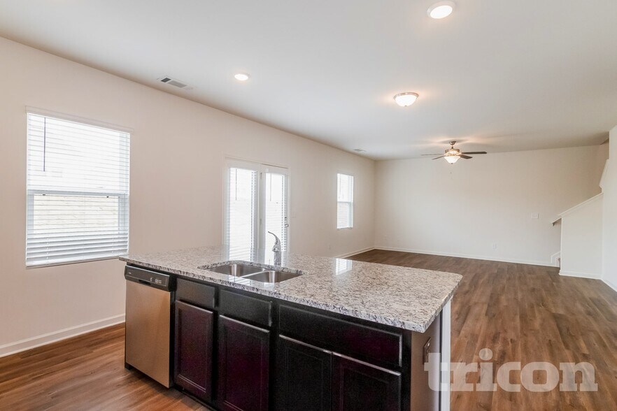 Building Photo - 1044 Hudson Ct