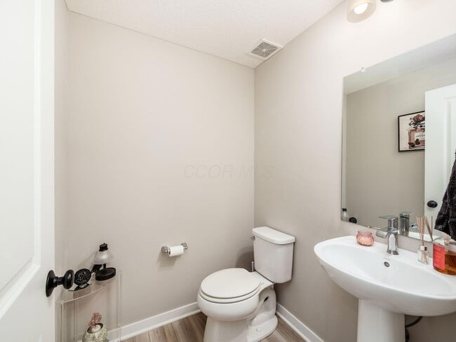 Building Photo - 7233 Celebration Dr