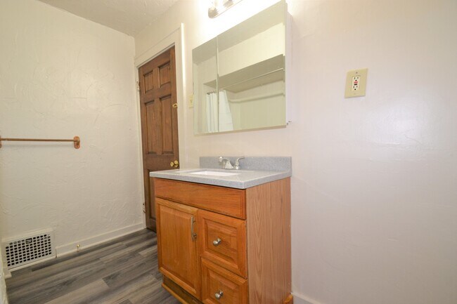 Building Photo - 567 Cross Ct