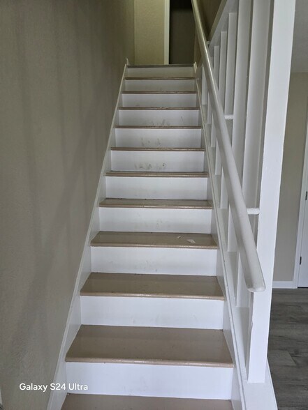 Building Photo - 112 Tacoma Rd