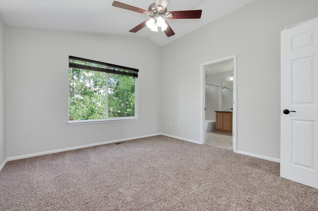 Building Photo - 10373 Ravenswood Way
