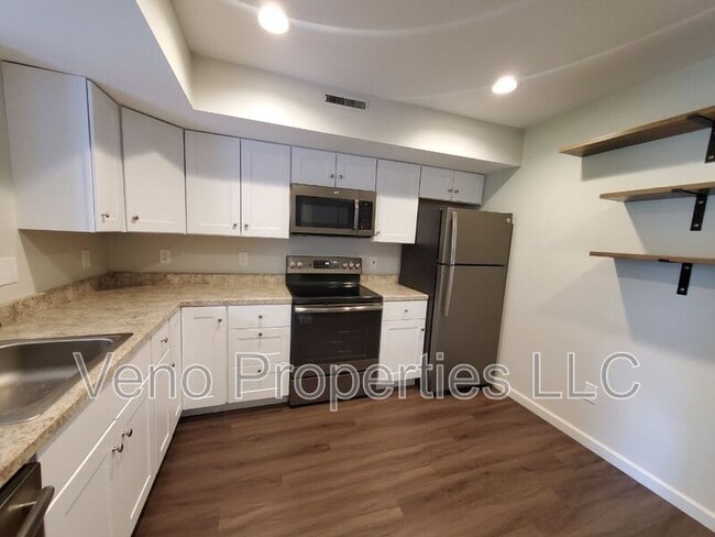 Building Photo - 66 Plaza Ave