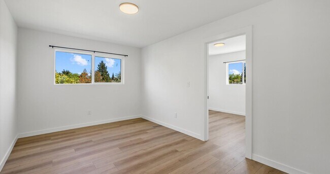 Building Photo - Remodeled 5BR Vintage Gem in Prime West Seattle